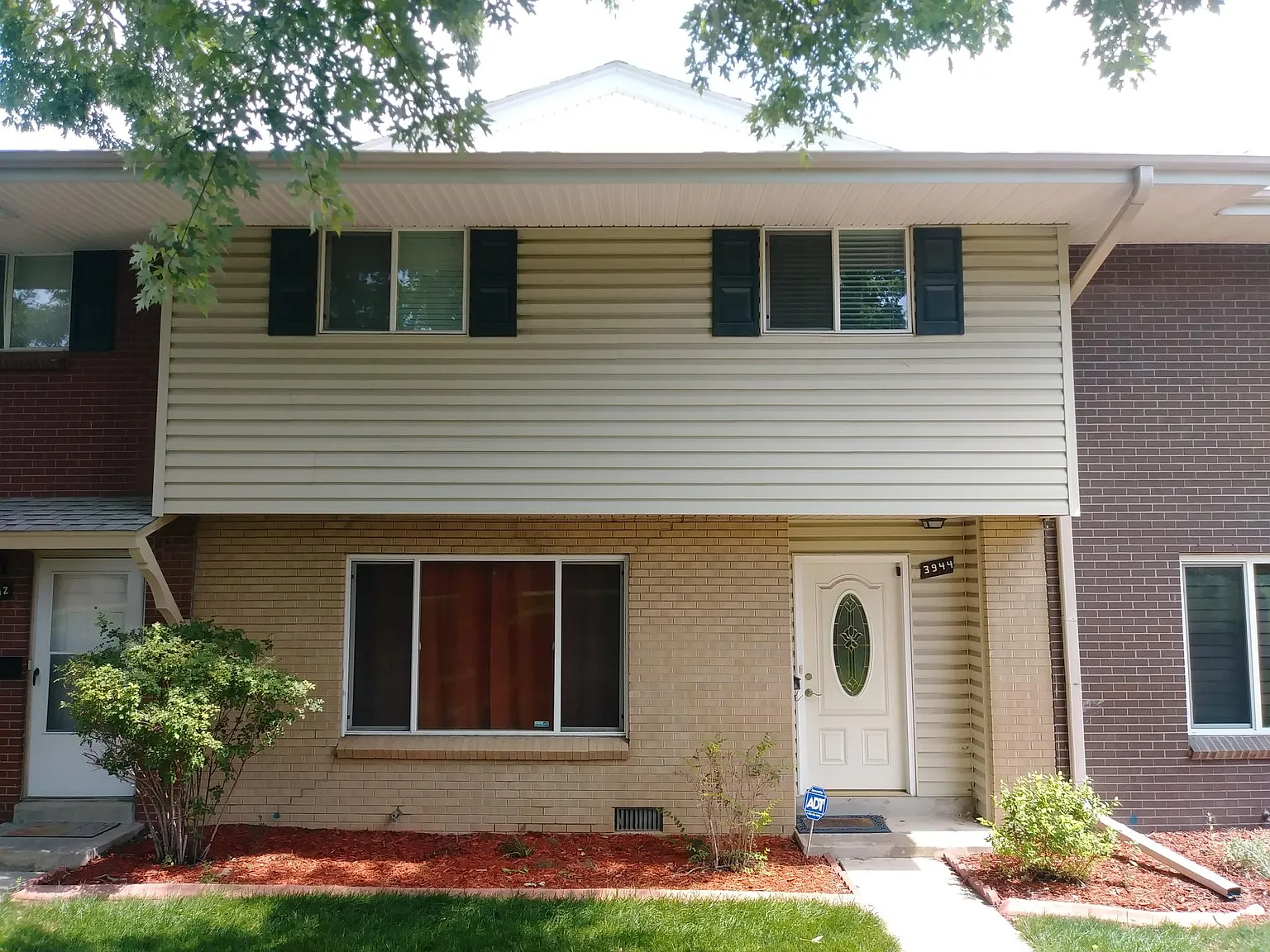 3 bed, 2.5 bath, 1650 sqft, $2,800 — Photo 2