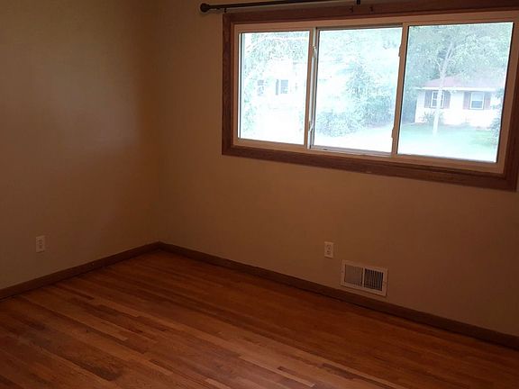 4th image of 1749 Dixon Dr