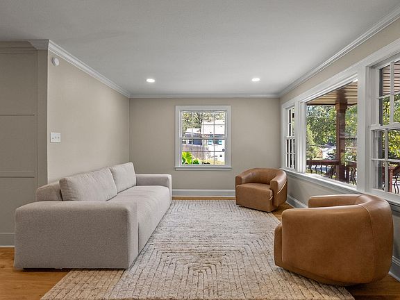 5th image of 824 N Taylor St