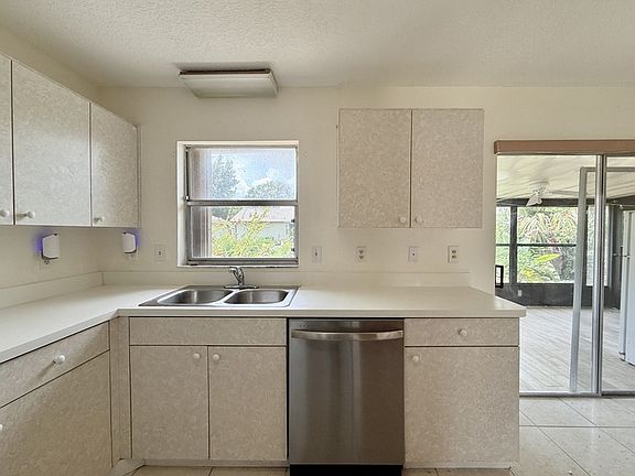 5th image of 714 Caribou Dr