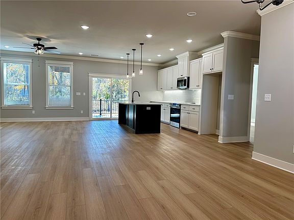 5th image of 7 Dundonald Ln