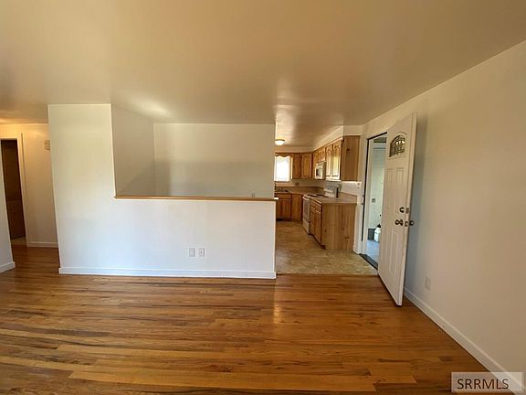5th image of 421 Gagon Dr