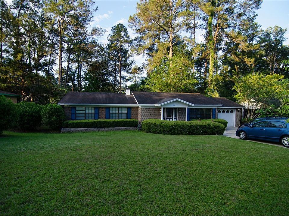 Curb view of 1325 Lola Dr
