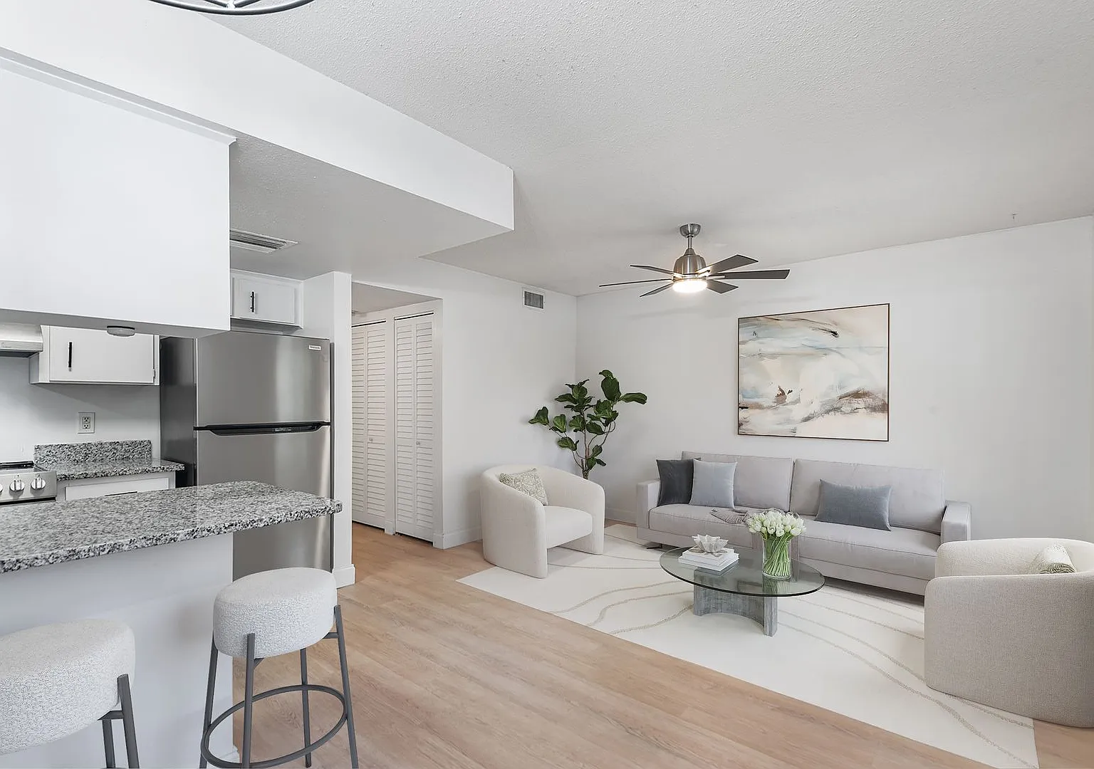 St Pete Apartment For Rent!! — Photo 3