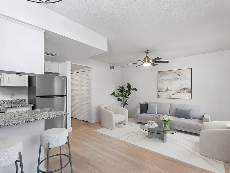 555 62nd St S #106 — Photo 3