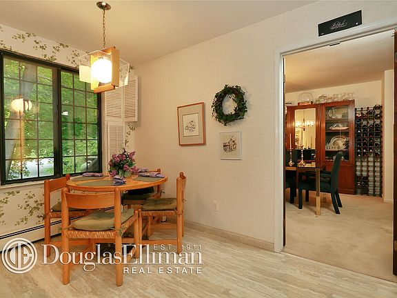 4th image of 4-4 Tudor Ct