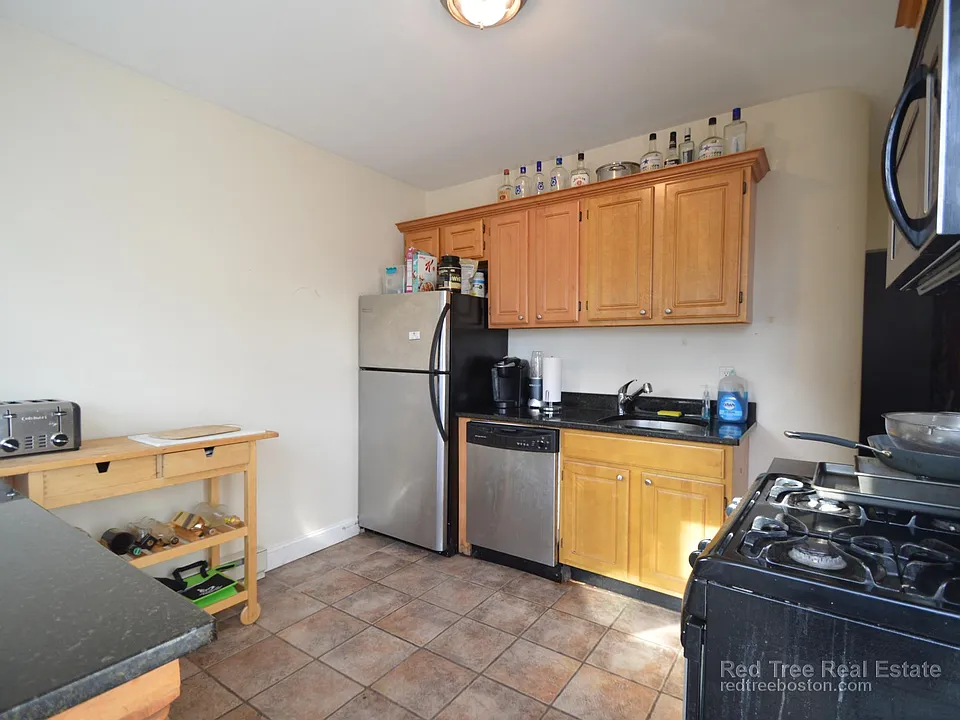 21 Pratt St #1R