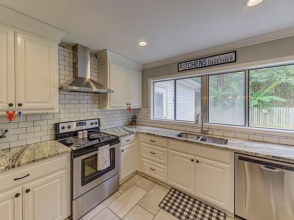 4th image of 1836 Skipland Pl