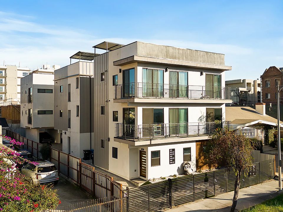 1st image of 923 S Harvard Blvd #926