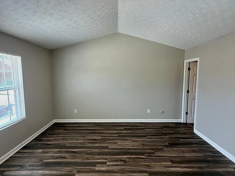5696 Windfall Ln — Photo 8