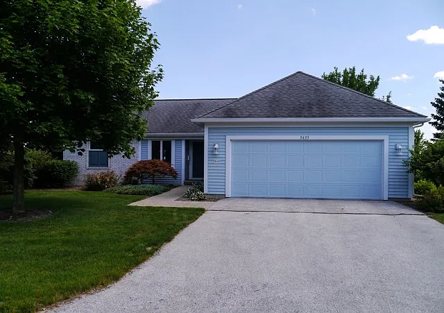 5635 W Spring Knoll Dr photo 1