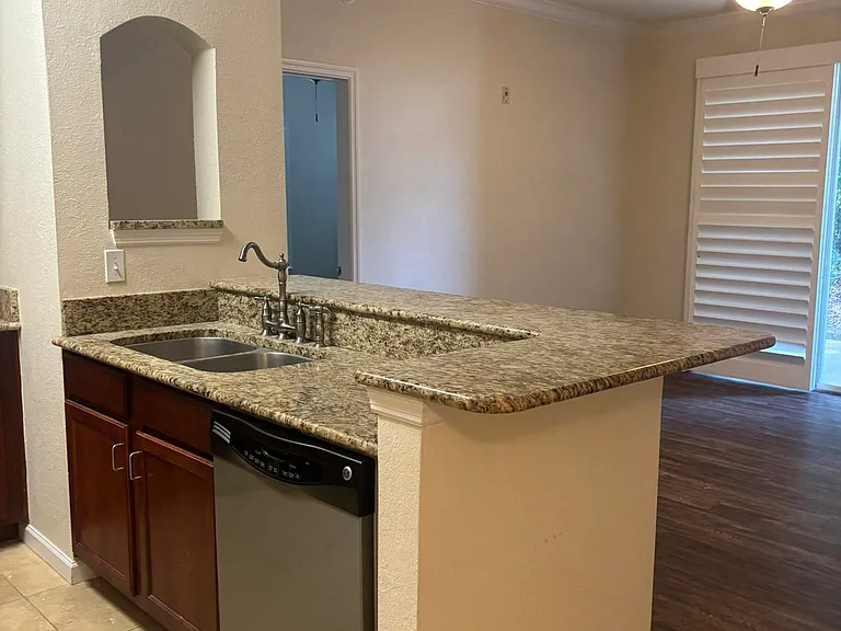2801 Chancellorsville Dr #312 — Photo 7