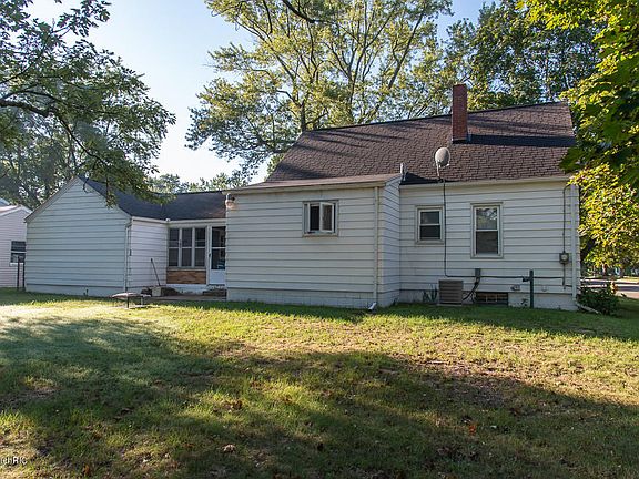 5th image of 303 Cornell Dr