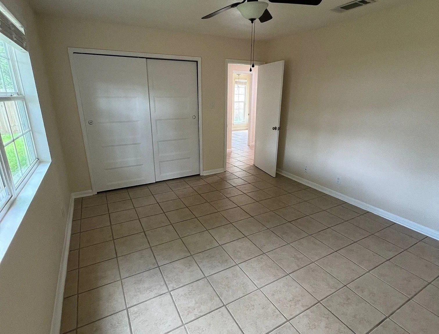 3 bed, 2.0 bath, 1214 sqft, $1,550 — Photo 3