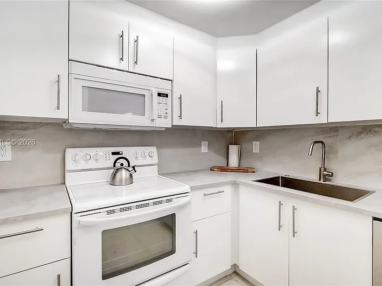 2401 Collins Ave #904 — Photo 20