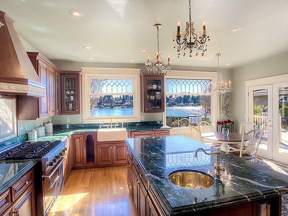 Impressive kitchen with view