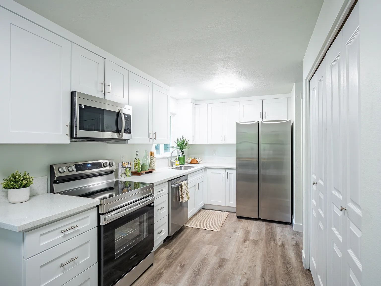 2 bed, 1040 sqft, $1,950 — Photo 4