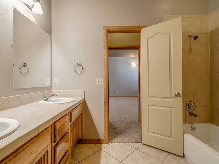 17108 Prestwick Cir — Photo 35