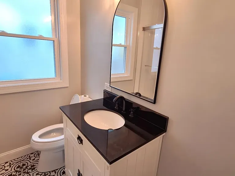 386 Holmes Cir — Photo 24