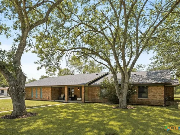 1619 Twin Island Dr, Lockhart, TX 78644