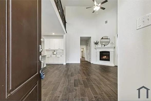 4 bed, 2621 sqft, $3,500 — Photo 4