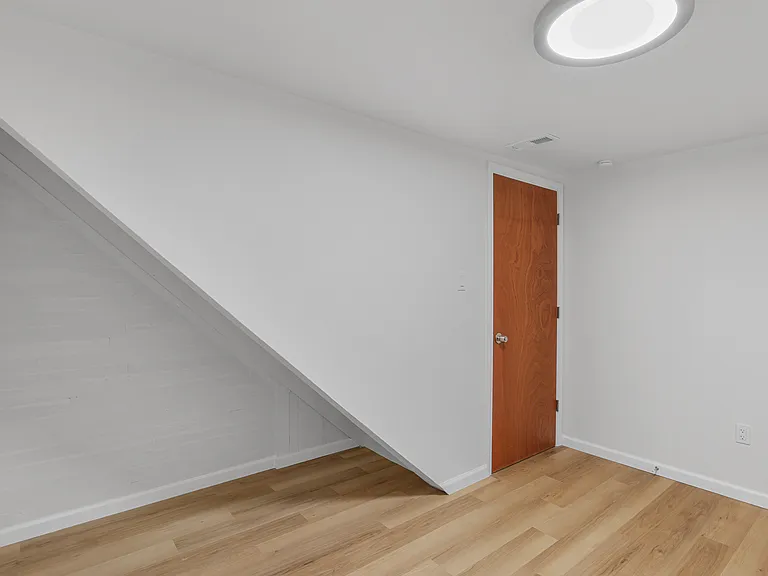 third bedroom closet space