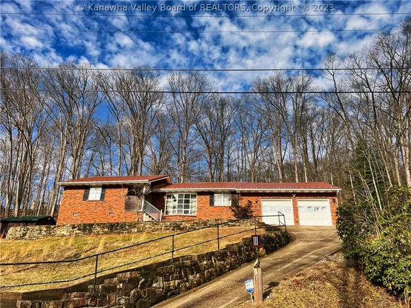 111 Goad Dr, Clendenin, WV 25045