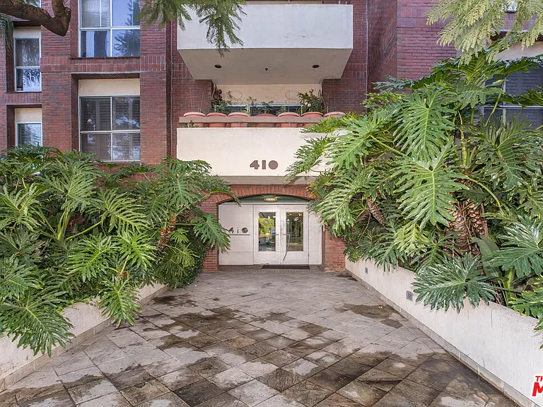 410 S Barrington Ave #205 — Photo 38