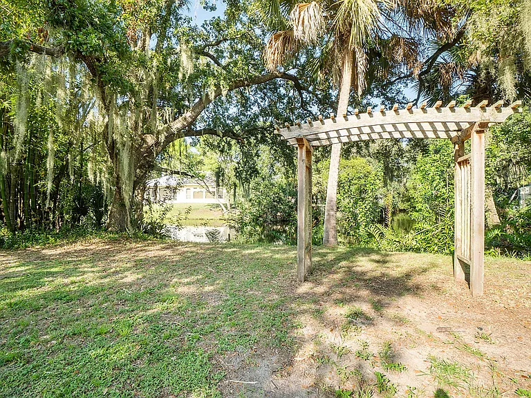 320 Le Jeune Dr — Photo 25