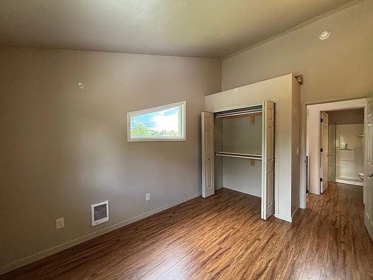 1402 S Willson Ave — Photo 13