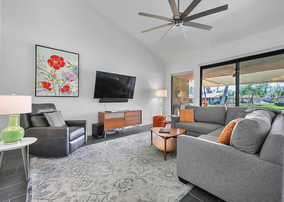 1st image of 5 La Ronda Dr