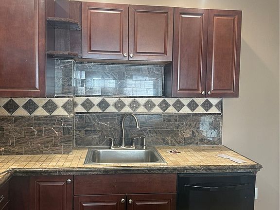 3rd image of 80 Delaware Rd