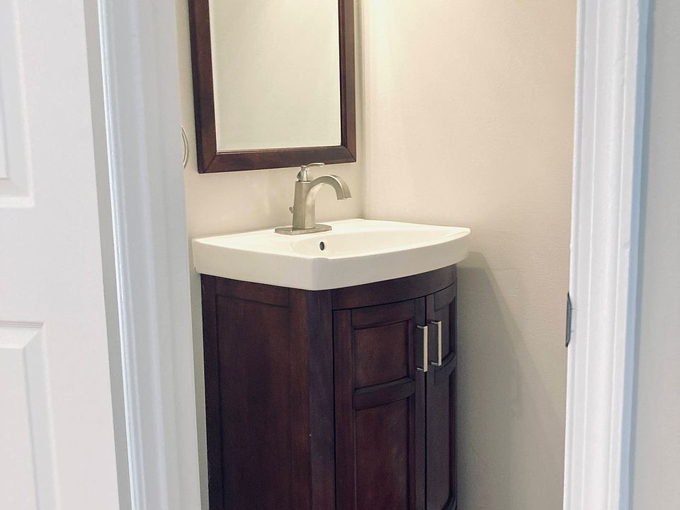 1st image of 121 Empire Ct #121