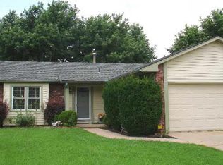 123 N Summitlawn Cir, Wichita, KS 67212