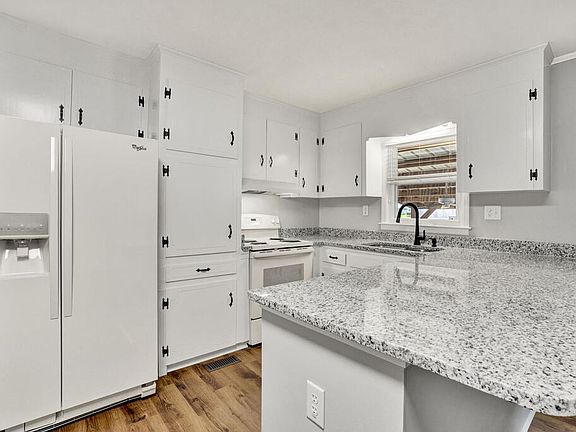 2nd image of 109 Hitt St