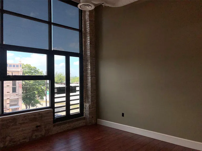 110 W 2nd St #LOFT B — Photo 7