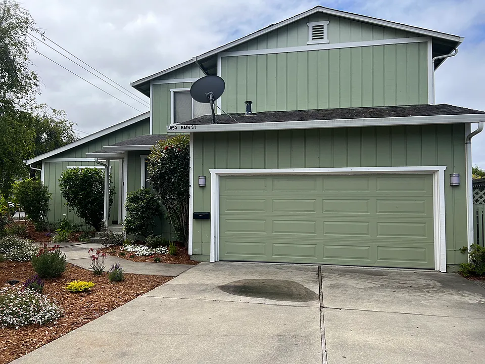 1050 Main St