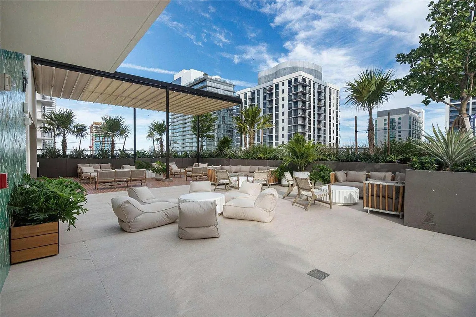Studio, 1.0 bath, 376 sqft, $3,848 — Photo 2