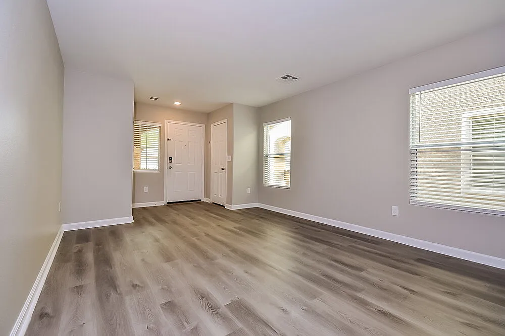 4 bed, 3.0 bath, 2205 sqft, $2,395 — Photo 4