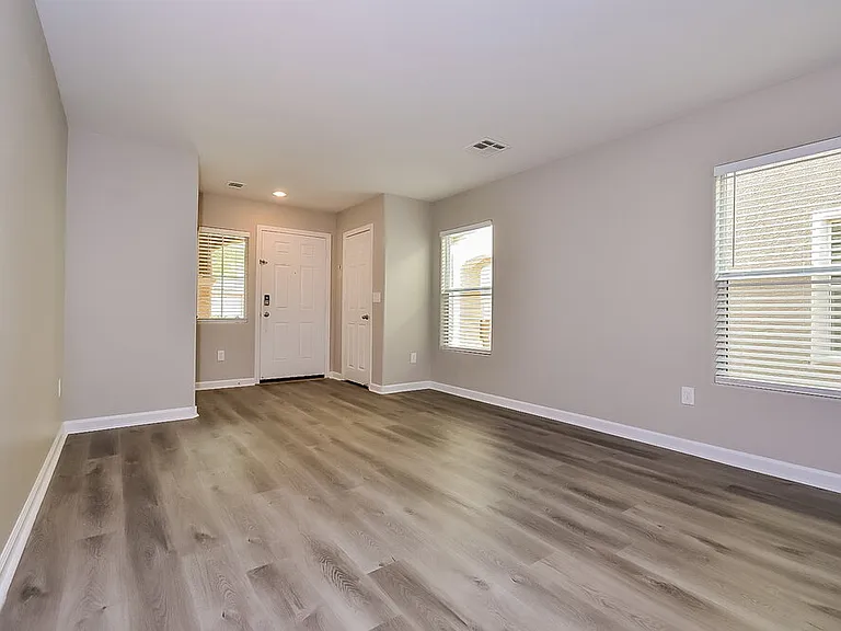 2404 Cockatiel Dr — Photo 4