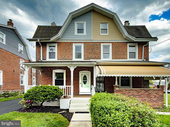 2nd image of 827 Aubrey Ave