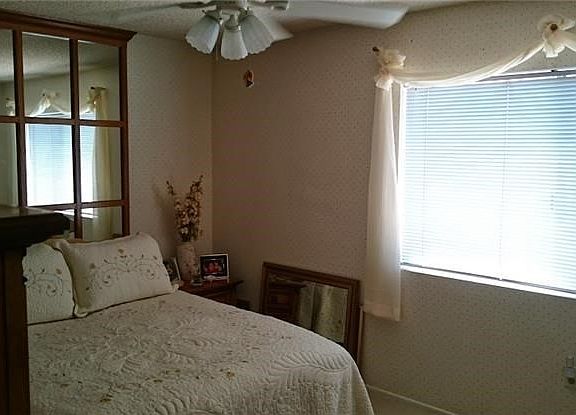 4th image of 26075 Sunnywood St