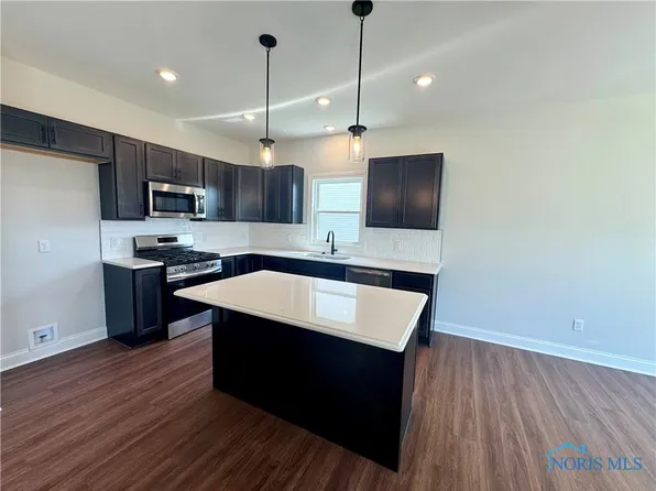 1259 Dublin Dr, Waterville, OH 43566