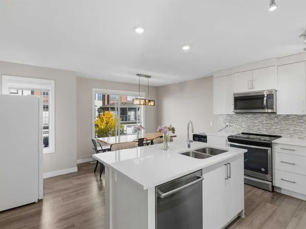 530 Sage Hill Grv E, Calgary, AB T3R 0Z8