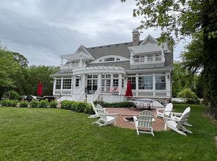 N62W30625 Beaver View Rd, Hartland, WI 53029