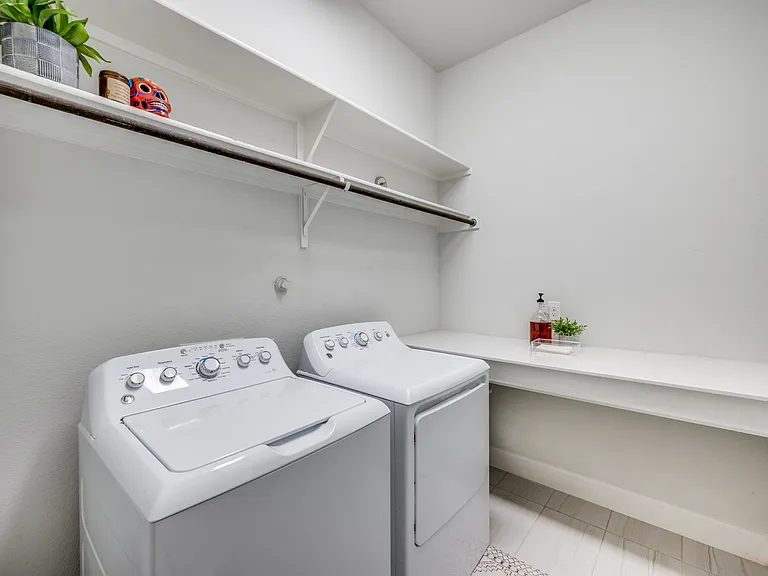 1044 Myers Park Trl — Photo 20