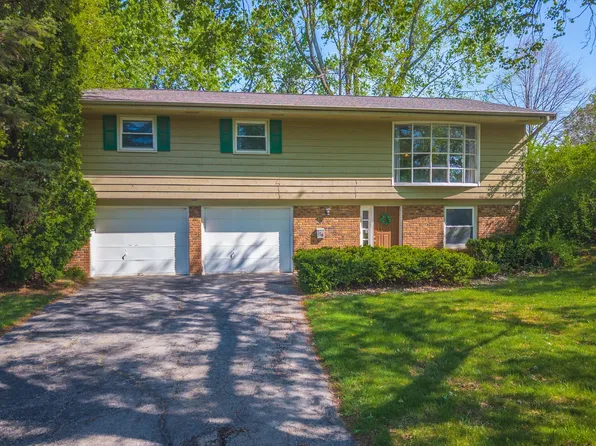 316 Garfield Dr, Bloomington, IL 61701