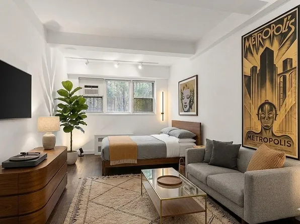 180 Thompson St, New York, NY 10012