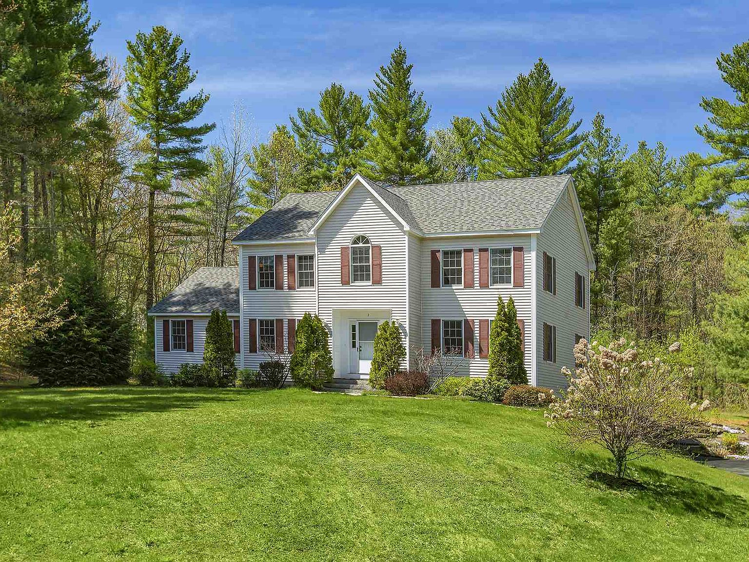 2 Burbank Road, Londonderry, NH 03053 | Zillow