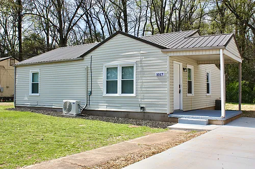 1017 Crestline Rd NW Photo 1